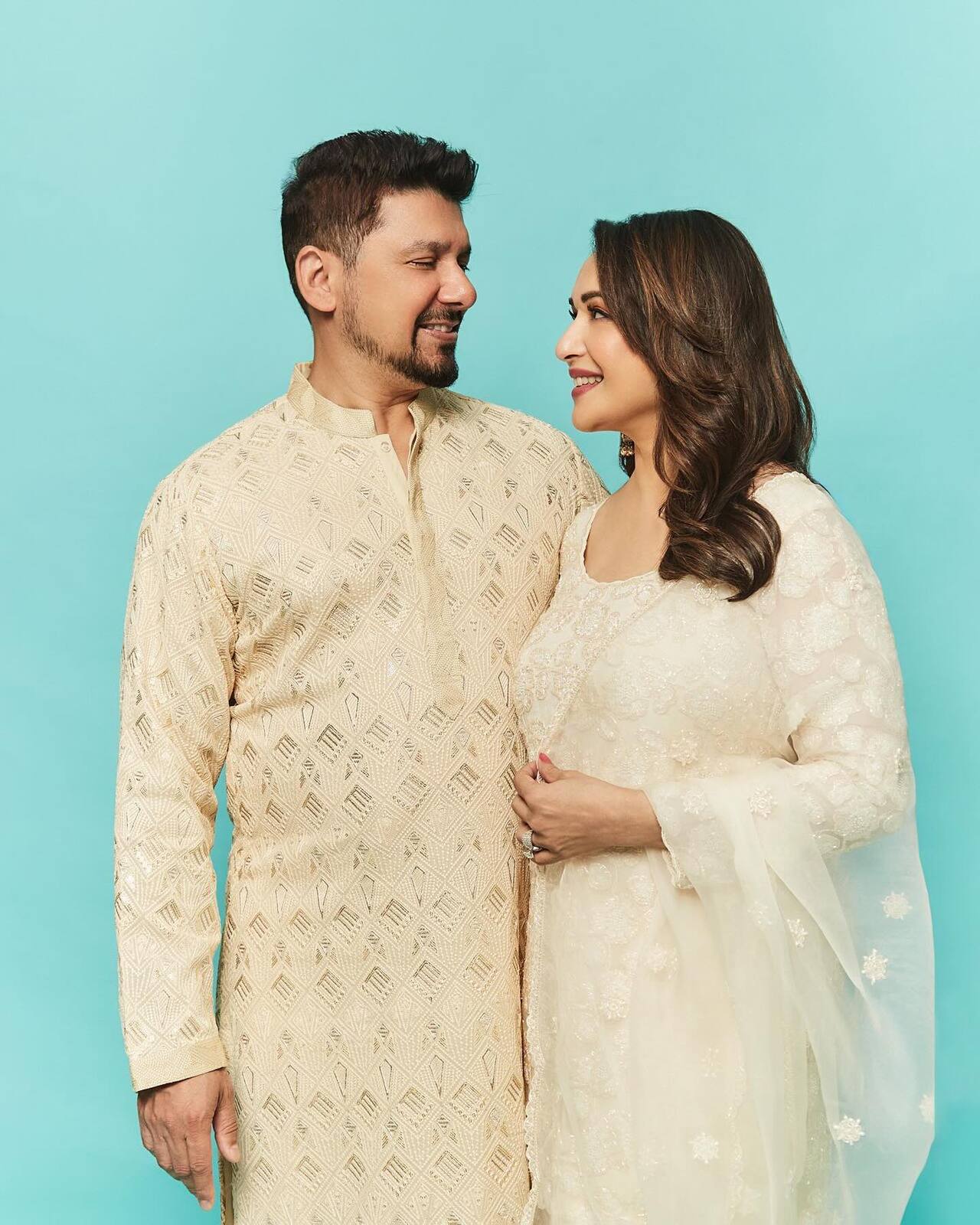 Shriram Nene, was completely unaware of the maddening stardom and fame Madhuri had carried along with her. The couple dated for quite sometime before exchanging wedding vows in 1999.